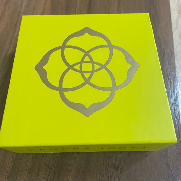 Kendra Scott Necklace and Earrings - Picture 2 of 2